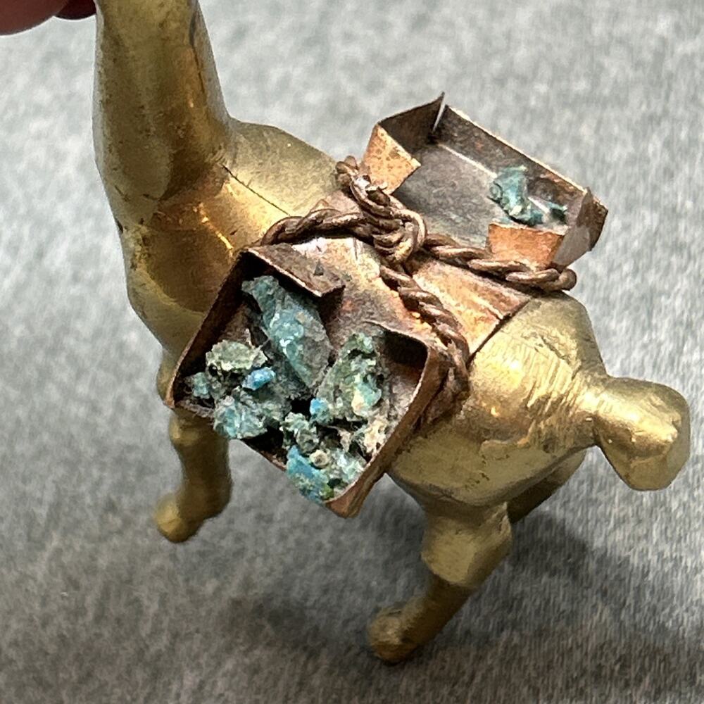 Vintage Mini Brass Llama Figurine Copper Saddle Pack Holding Turquoise Stone 3" - Picture 7 of 8